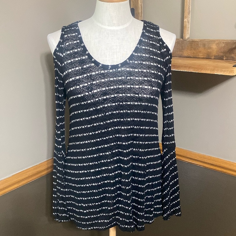 Elan black & cream striped knit semi sheer cold shoulder sweater size M